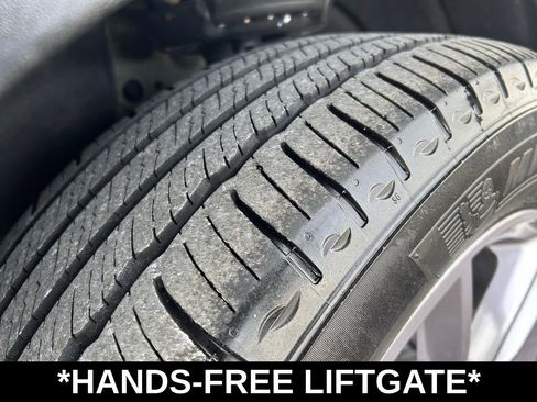 Used 2023 GMC Terrain SLT image 14