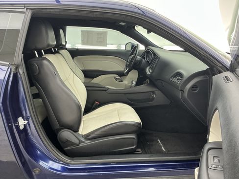 Used 2015 Dodge Challenger SXT Plus image 22