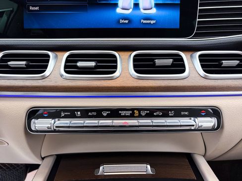 Used 2022 Mercedes-Benz GLE 350 4MATIC w/ 3rd Row Seat Package image 24