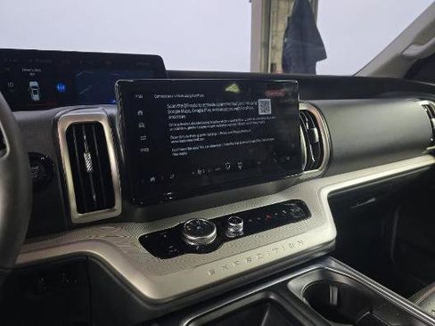 Used 2025 Ford Expedition Active image 5