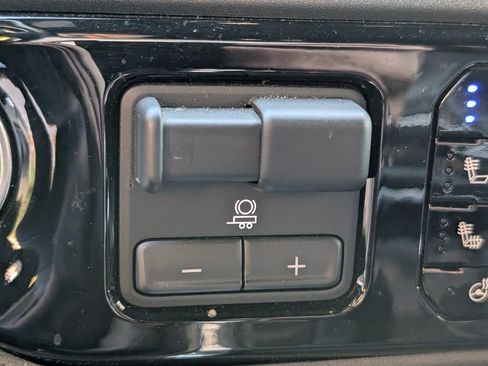 Used 2024 Chevrolet Silverado 1500 High Country w/ Technology Package image 31