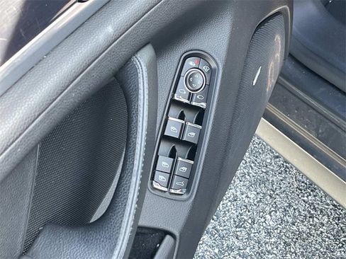 Used 2016 Porsche Panamera 2 image 18