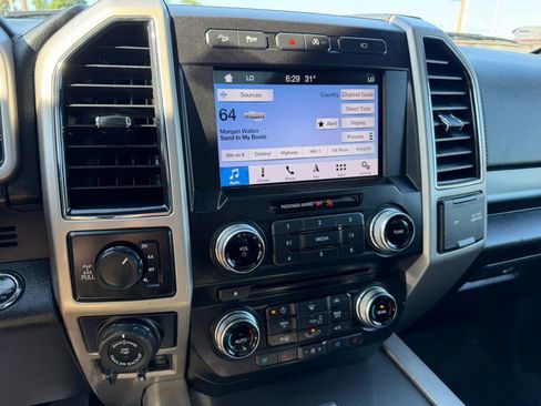 Used 2017 Ford F150 Lariat w/ Equipment Group 502A Luxury AWD/4WD image 17