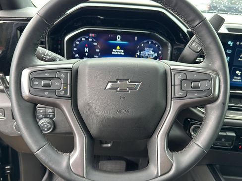 Used 2024 Chevrolet Silverado 2500 ZR2 w/ Technology Package image 17