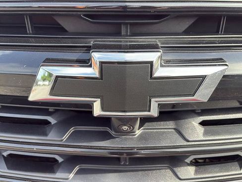 Used 2024 Chevrolet Traverse LT w/ Midnight/Sport Edition FWD image 11