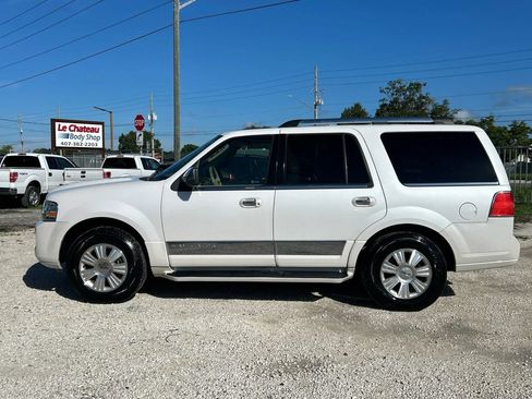 Used 2009 Lincoln Navigator 4WD image 2