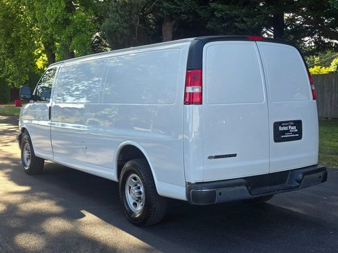 Used 2019 Chevrolet Express 2500 Extended w/ Driver Convenience Package RWD image 4