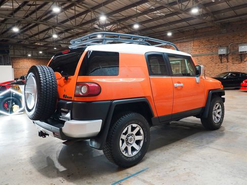 Used 2014 Toyota FJ Cruiser 4WD w/ Upgrade Package image 16