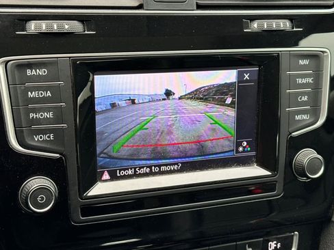 Used 2015 Volkswagen Golf 4-Door image 21