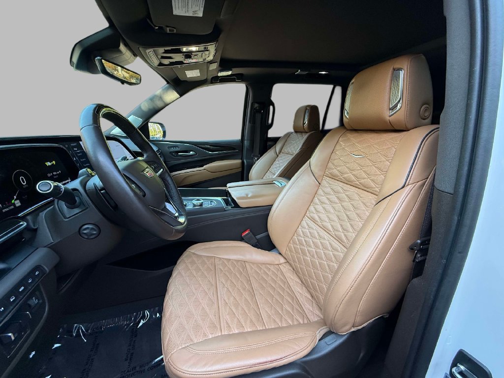 Used 2023 Cadillac Escalade Premium Luxury w/ Performance Package AWD/4WD image 2