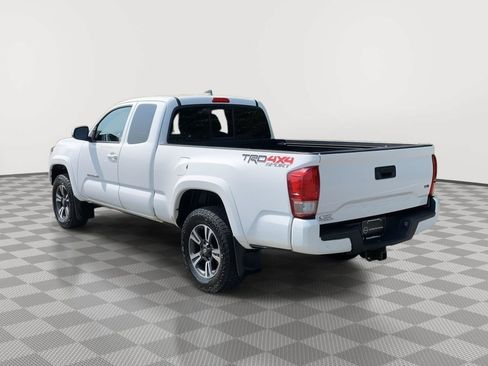 Used 2017 Toyota Tacoma TRD Sport w/ Tow Package AWD/4WD image 3