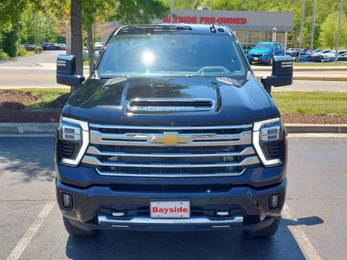 Used 2024 Chevrolet Silverado 2500 High Country w/ High Country Premium Package AWD/4WD image 3