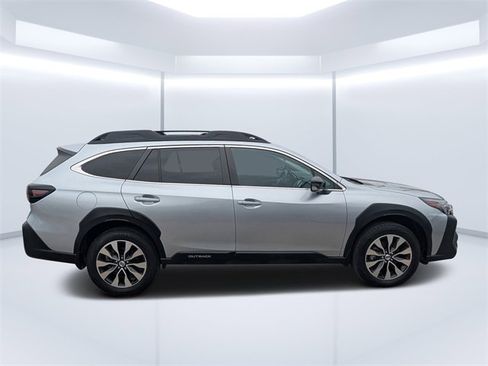 Used 2024 Subaru Outback Limited image 2