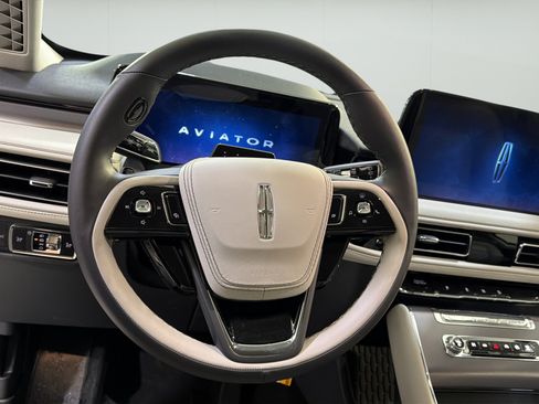 New 2026 Lincoln Aviator 2WD image 12