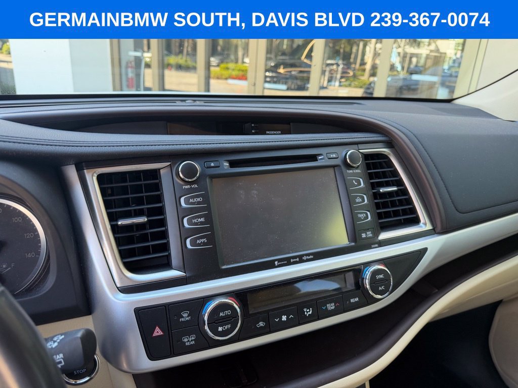 Used 2019 Toyota Highlander XLE FWD image 28