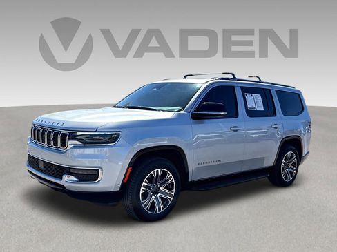 Used 2024 Jeep Wagoneer w/ Premium Group I image 3