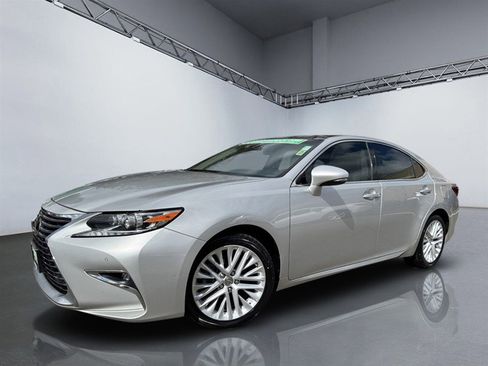 Used 2016 Lexus ES 350 Sedan w/ Luxury Package w/Wood Trim image 28