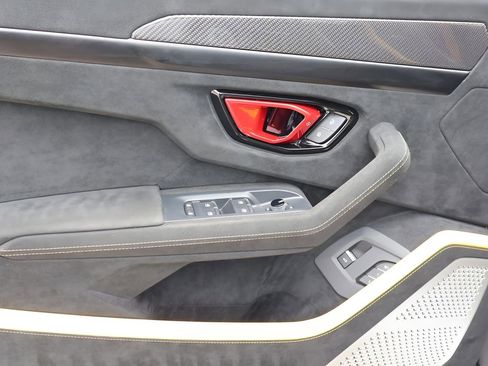 Used 2024 Lamborghini Urus Performante AWD/4WD image 10