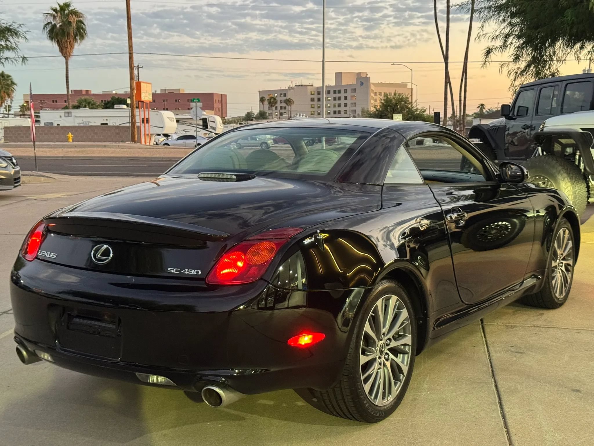 Used 2005 Lexus SC 430 Convertible RWD image 4