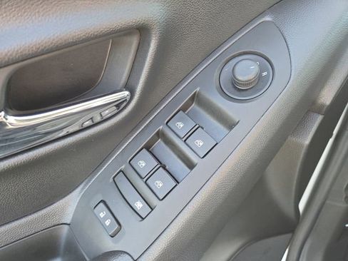 Used 2022 Chevrolet Trax LS w/ Tint and Cruise Package image 7