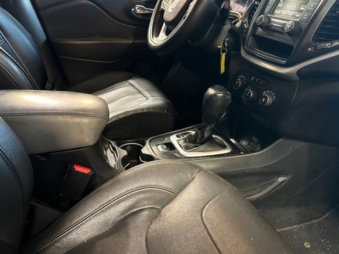 Used 2014 Jeep Cherokee Sport image 17