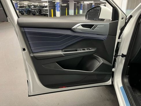 New 2026 Volkswagen Taos SEL AWD/4WD image 18