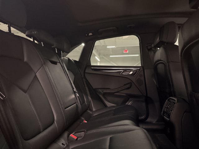 Certified 2026 Porsche Macan AWD/4WD image 30