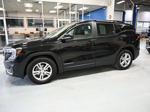 Used 2024 GMC Terrain SLE w/ Driver Convenience Package image 7