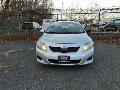 Used 2010 Toyota Corolla LE image 2