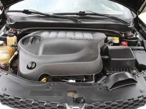 Used 2011 Dodge Avenger Lux FWD image 22