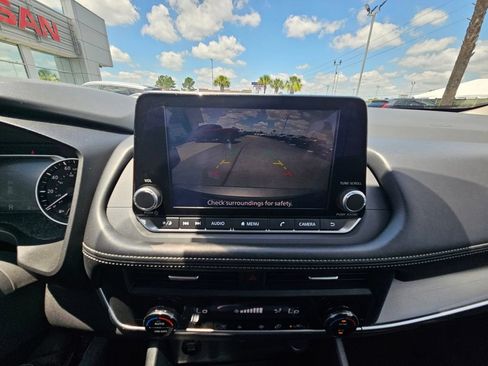Certified 2025 Nissan Rogue SV FWD image 20