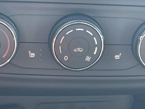 New 2026 Chevrolet Trax RS w/ Sunroof Package image 19