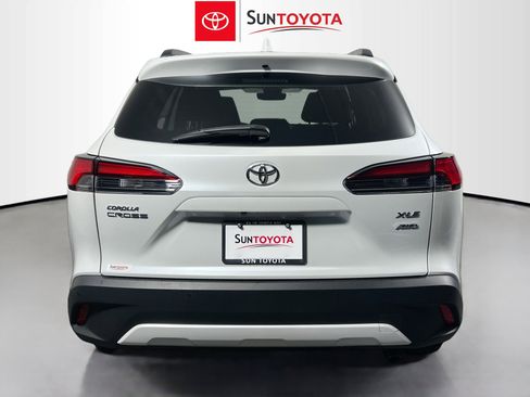 Used 2022 Toyota Corolla Cross XLE w/ Convenience Package AWD/4WD image 5