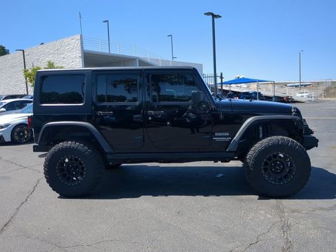 Used 2016 Jeep Wrangler Unlimited Sport w/ Connectivity Group AWD/4WD image 4