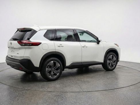 Used 2025 Nissan Rogue SV image 9