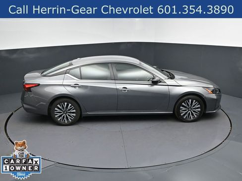 Used 2024 Nissan Altima 2.5 SV FWD image 36