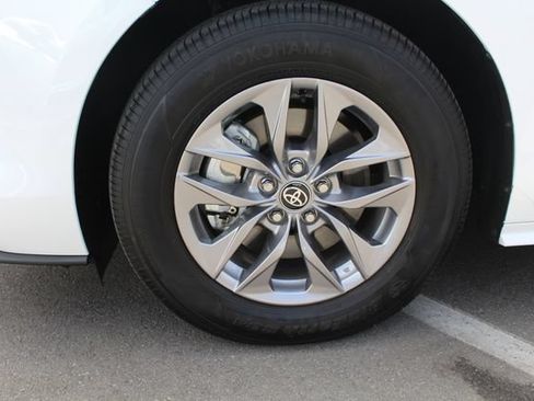 Certified 2026 Toyota Sienna LE FWD image 8