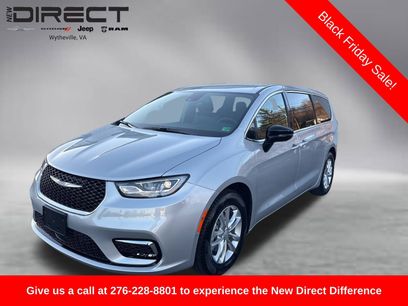New 2026 Chrysler Pacifica Select