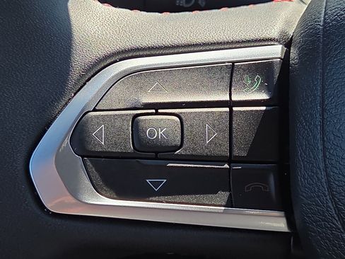 Used 2025 Jeep Compass Trailhawk AWD/4WD image 21