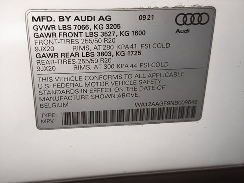 Used 2022 Audi e-tron Premium Plus w/ Premium Plus Package image 27