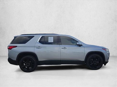 Used 2019 Chevrolet Traverse LT w/ LT Premium Package FWD image 4