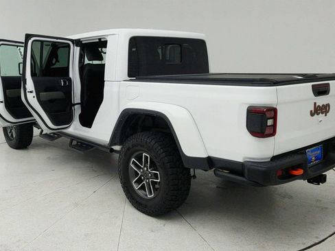 Used 2024 Jeep Gladiator Mojave AWD/4WD image 11