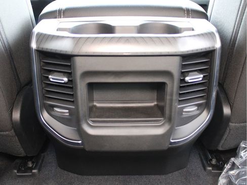 New 2026 RAM 1500 Express AWD/4WD image 31