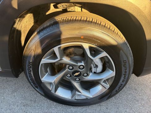 Used 2025 Chevrolet Trax LT image 30