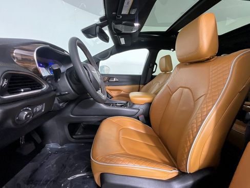 Used 2022 Chrysler Pacifica Pinnacle image 16