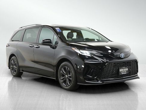 Used 2025 Toyota Sienna XSE AWD/4WD image 7