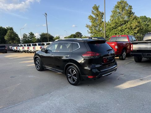Used 2017 Nissan Rogue SL w/ SL Premium Package FWD image 4