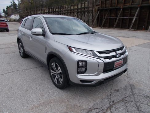 Used 2024 Mitsubishi Outlander Sport SE image 3