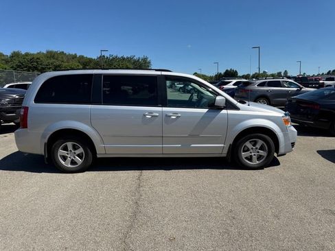 Used 2010 Dodge Grand Caravan SXT FWD image 5