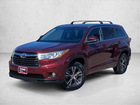 Used 2016 Toyota Highlander XLE image 1